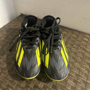Kids Adidas soccer cleats 2.5
